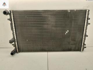 радиатор охлаждения Skoda Fabia 1 поколение (6Y) [рестайлинг] 2005, 1.2 л., бензин, МКПП, чёрный, хетчбэк 5 дв., 6Q0121253L