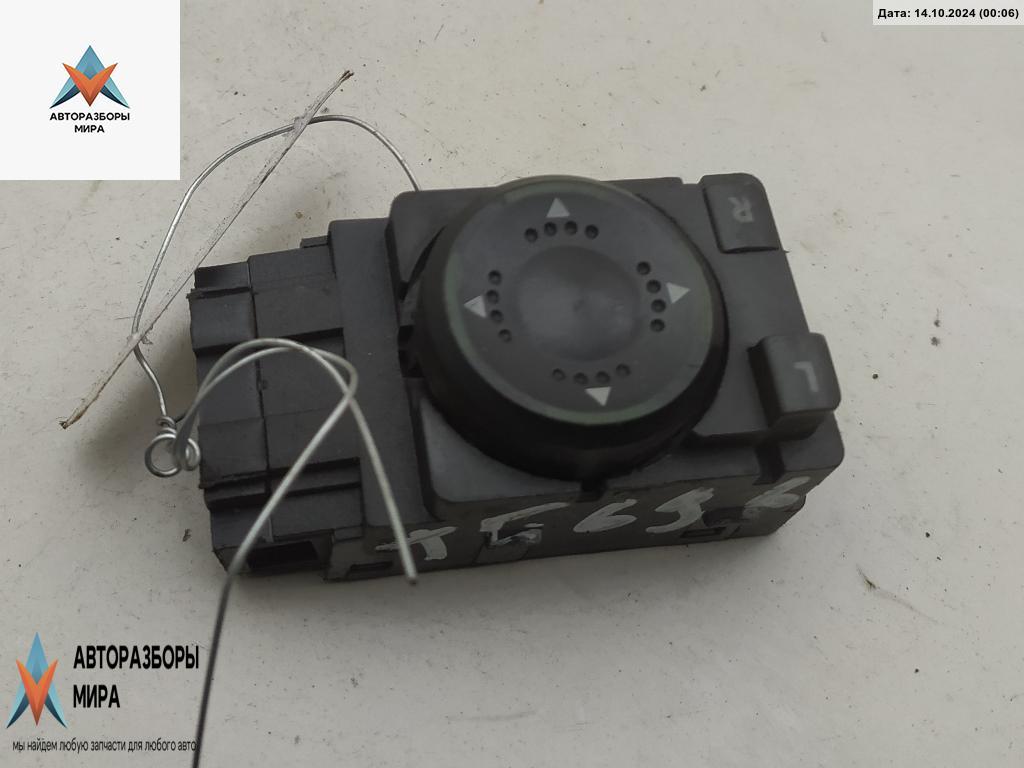 джойстик регулировки зеркал Volkswagen Passat B5 1997, 1.6 л., бензин, МКПП, синий, универсал - фото №1