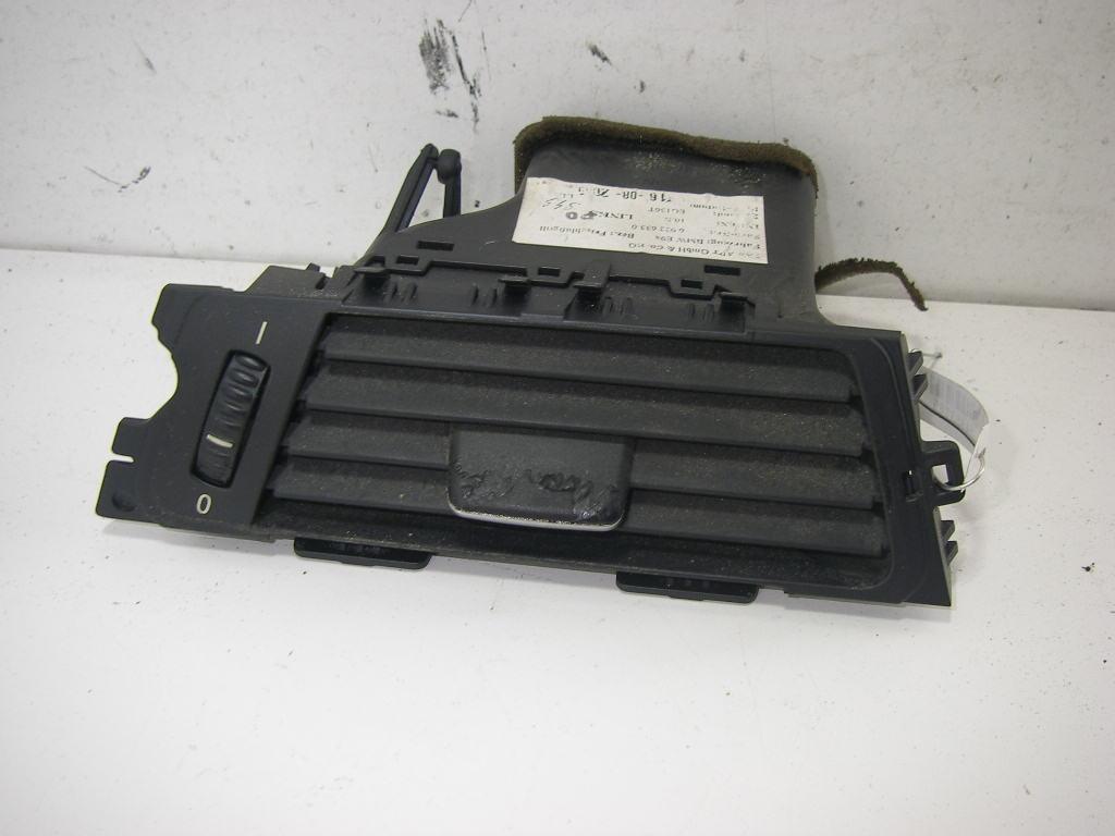 дефлектор обдува салона BMW 3 серия E90/E91/E92/E93 2005, 2.0 л., дизель, МКПП, чёрный, универсал, 6922633, 64226922633 - фото №1
