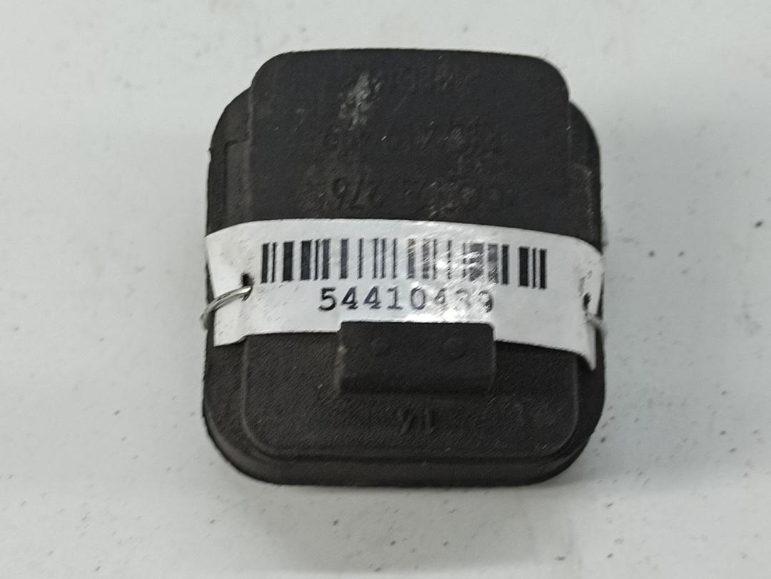кронштейн радиатора Audi A6 C5 2000, 2.5 л., дизель, МКПП, синий, универсал, 8D0121276