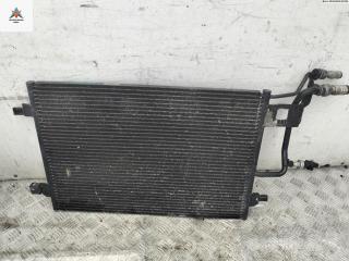 радиатор кондиционера Volkswagen Passat B5 [рестайлинг] 2000, 1.8 л., бензин, МКПП, серый, универсал, 8D0260401H