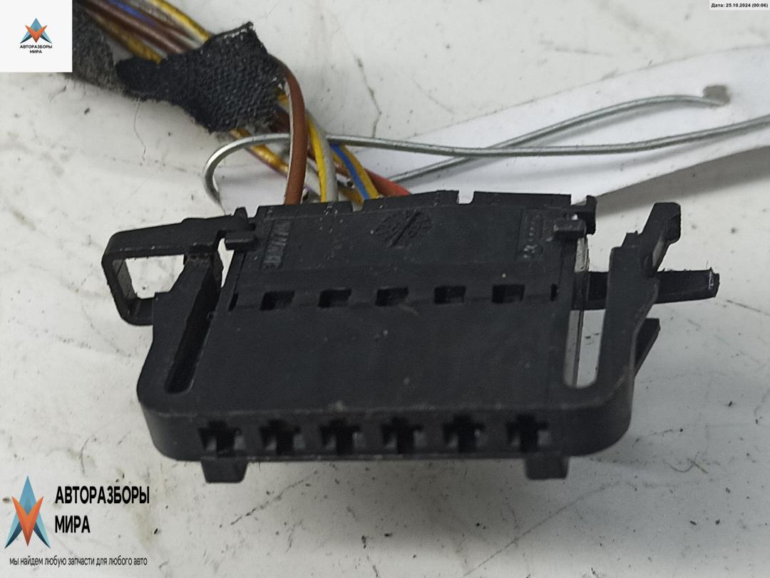 разъем (фишка) проводки Audi A6 4B/C5 1999, 2.4 л., бензин, МКПП, серый, универсал, 3B0927206 - фото №1