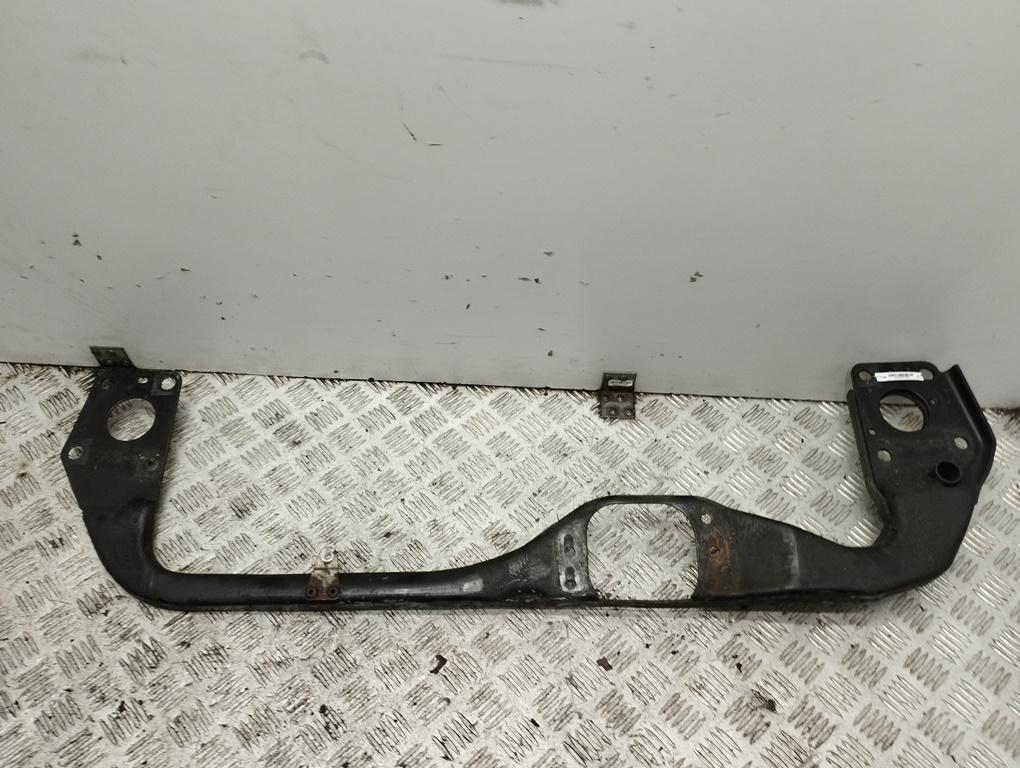 балка под радиатор Audi A6 C5 2002, 2.7 л., бензин, АКПП, серый, универсал, 8D0317827N