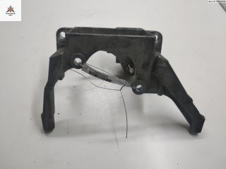 кронштейн гидроусилителя Audi A6 4B/C5 1997, 2.4 л., бензин, АКПП, серый, седан