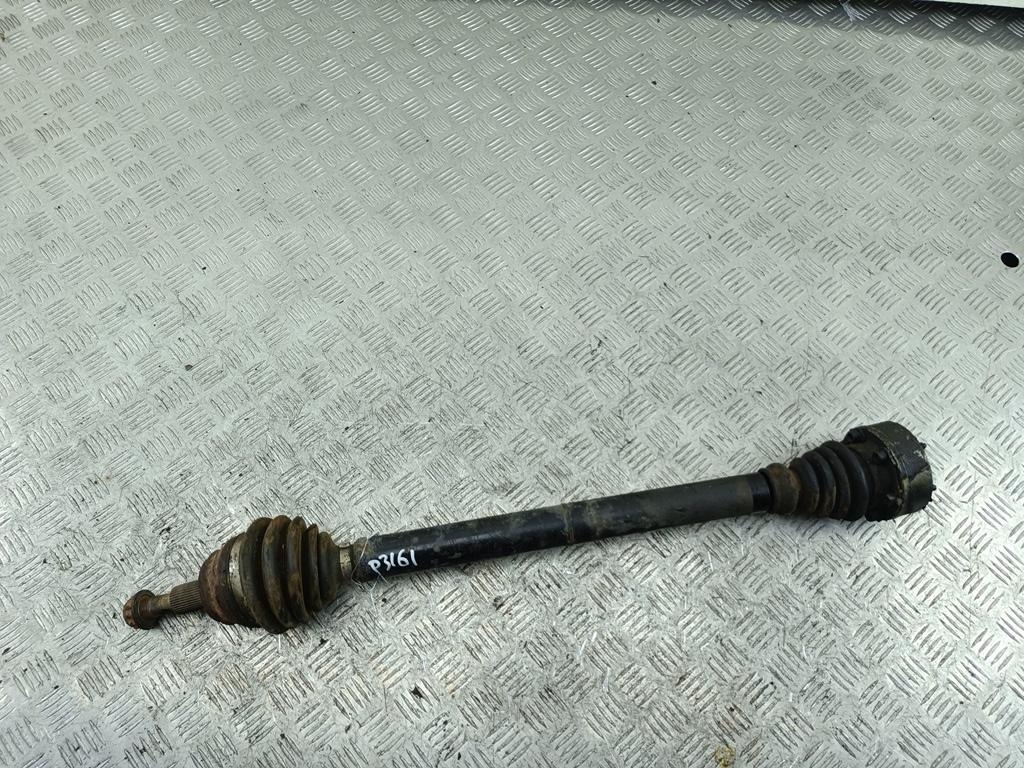 полуось передняя правая (приводной вал, ШРУС) Volkswagen Passat B4 1994, 2.8 л., бензин, АКПП, синий, универсал