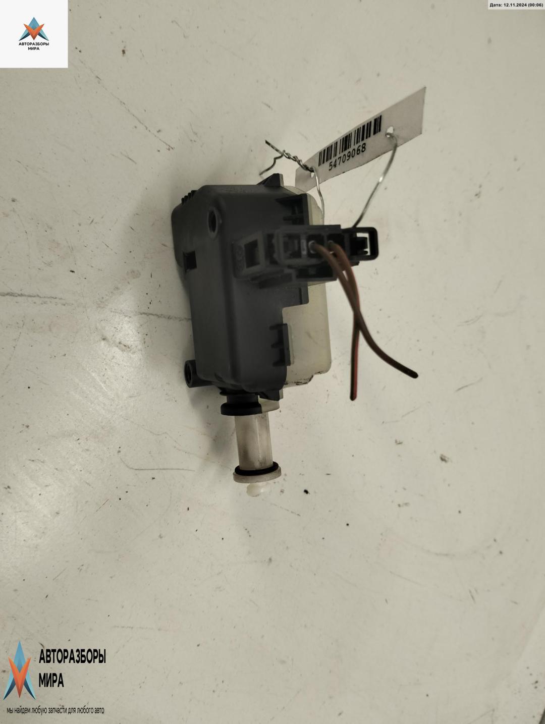 замок лючка топливного бака Volkswagen Phaeton 1 поколение 2007, 3.0 л., дизель, АКПП, серый, седан, 1C0810773 - фото №1