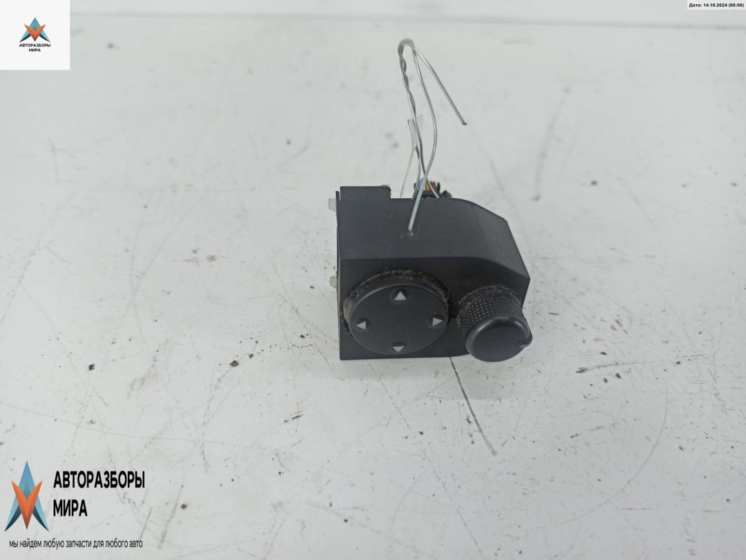 джойстик регулировки зеркал Audi A4 B5 1996, 1.8 л., бензин, МКПП, серый, седан, 8D0959565 - фото №1