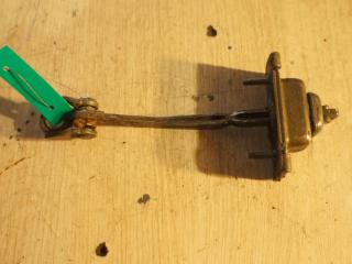 ограничитель открывания двери Ford Focus 1 поколение 1999, универсал