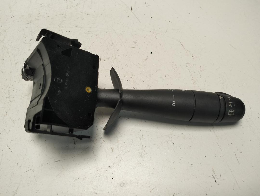 переключатель дворников Renault Laguna 2 поколение 2002, 2.0 л., бензин, МКПП, чёрный, универсал, 34447601 - фото №1