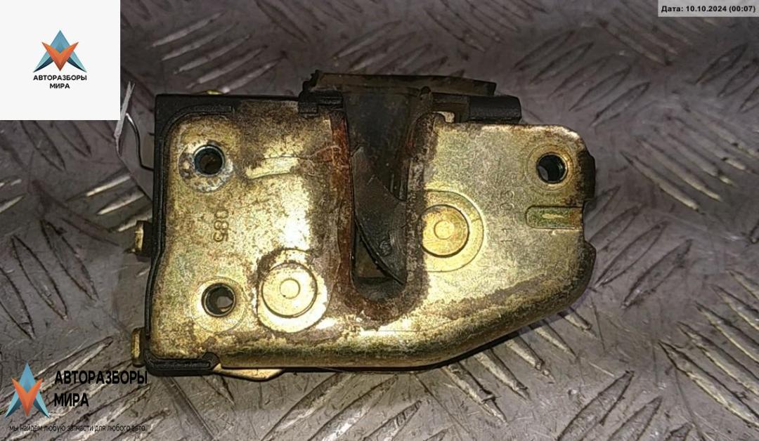 замок двери задней правой Ford Windstar 2 поколение 2000, 3.0 л., бензин, АКПП, красный, минивэн - фото №1