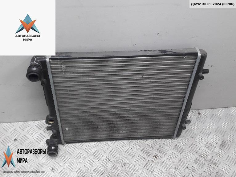 радиатор охлаждения Volkswagen Golf 4 поколение 1999, 1.4 л., бензин, МКПП, красный, хетчбэк 5 дв. - фото №1