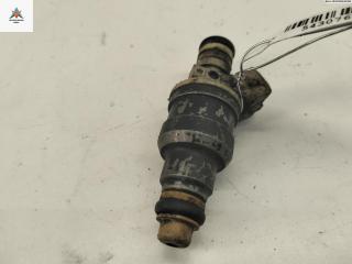 форсунка Volkswagen Passat B4 1995, 1.6 л., бензин, МКПП, синий, универсал, 037906031J