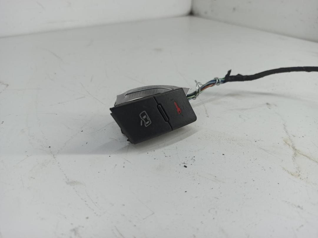 кнопка центрального замка Audi A6 C5 2002, 2.5 л., дизель, МКПП, синий, универсал, 4B1962107