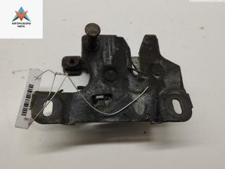 замок капота Audi A4 B5 1997, 2.8 л., бензин, АКПП, зелёный, универсал, 8D0823509L