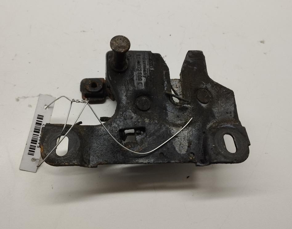 замок капота Audi A4 B5 1997, 2.8 л., бензин, АКПП, зелёный, универсал, 8D0823509L