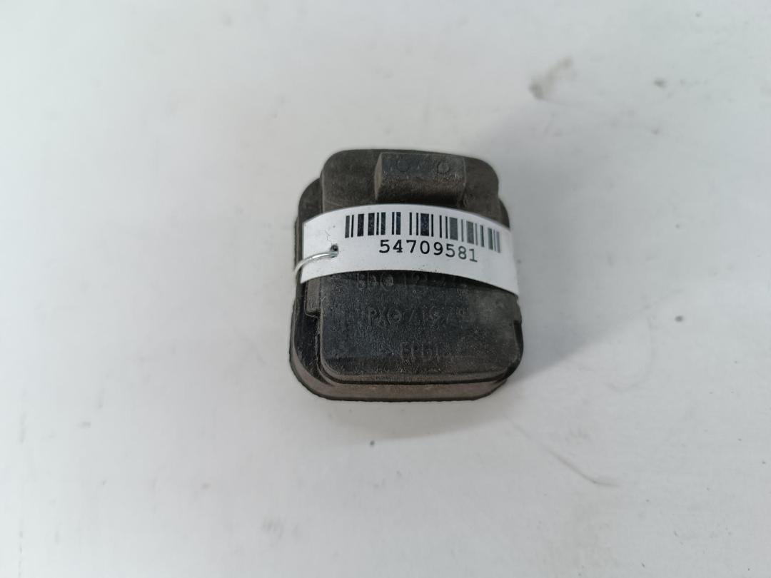 кронштейн радиатора Audi A4 B5 2001, 1.6 л., бензин, МКПП, чёрный, универсал, 8D1121276