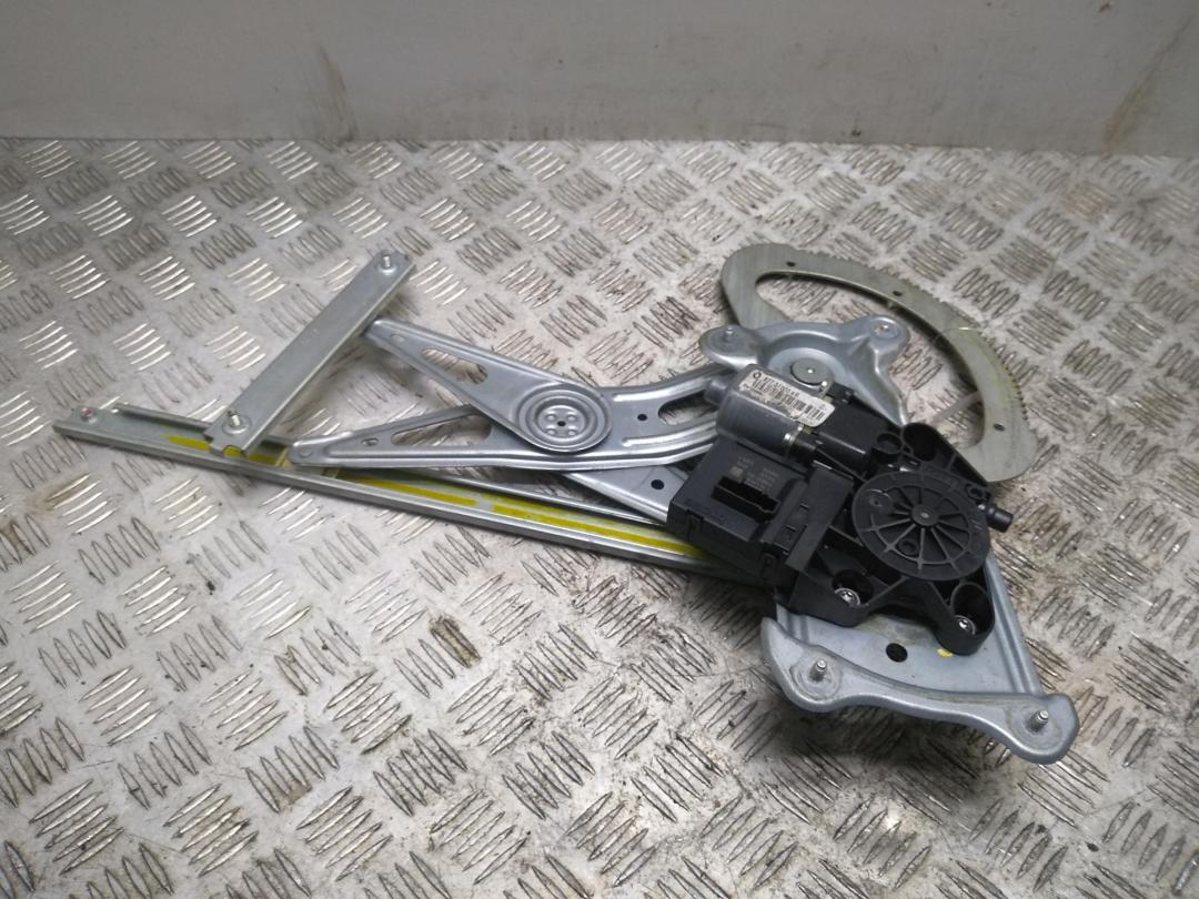 стеклоподъемник электрический задний левый Renault Scenic 3 поколение 2010, 1.5 л., дизель, МКПП, чёрный, минивэн, 966416102 - фото №1