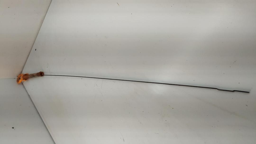 щуп двигателя Volkswagen Golf-4 1998, 1.4 л., бензин, МКПП, серый, хетчбэк 5 дв. - фото №1
