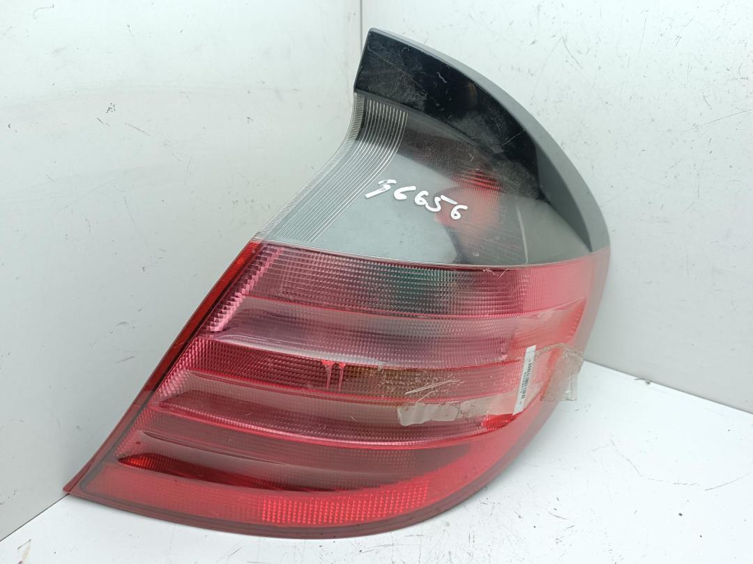 фонарь задний правый Mercedes-Benz C W203 2002, 2.0 л., бензин, АКПП, чёрный, хетчбэк 3 дв.