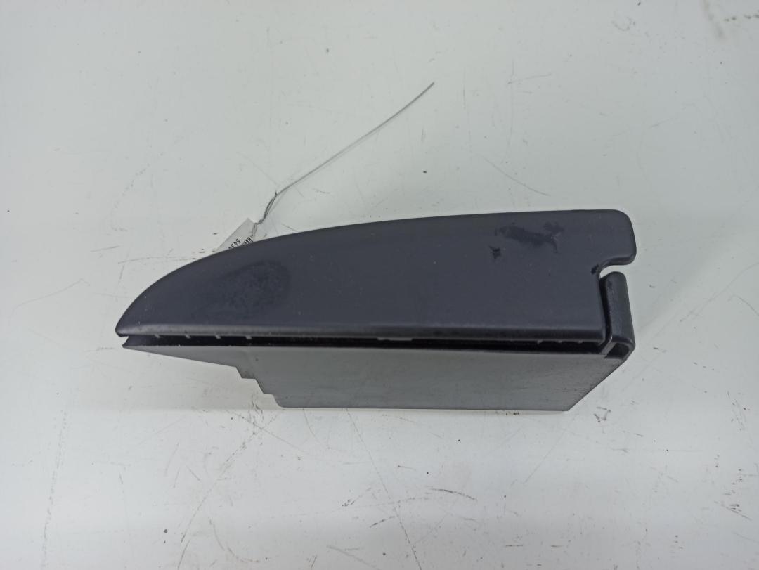 пепельница Audi 100 C4 1992, 2.0 л., бензин, МКПП, серый, универсал, 4A0857405