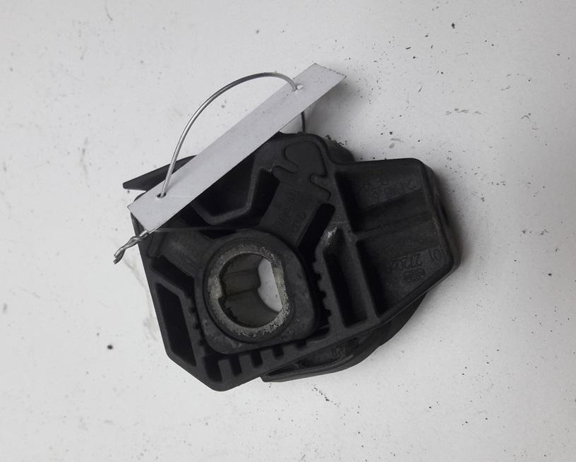 кронштейн радиатора Volkswagen Bora 2003, 1.9 л., дизель, МКПП, серый, универсал, 1J0606155