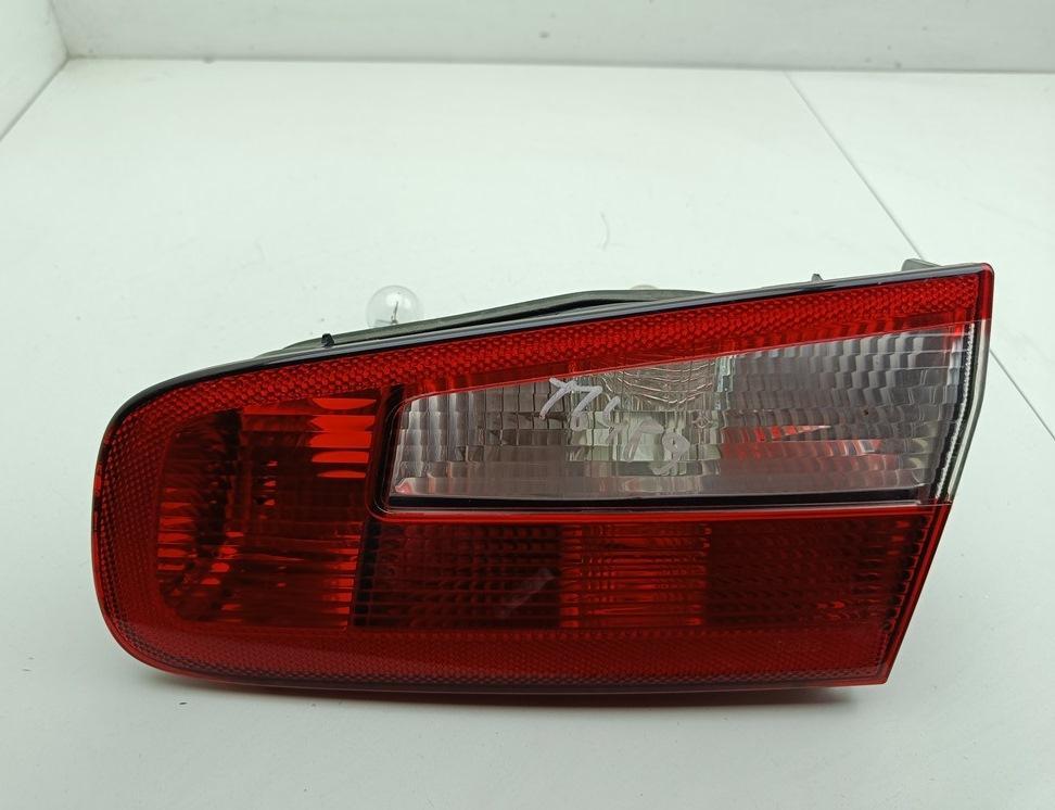 фонарь крышки багажника правый Renault Laguna II 2001, 3.0 л., бензин, АКПП, красный, хетчбэк 5 дв., 8200002476