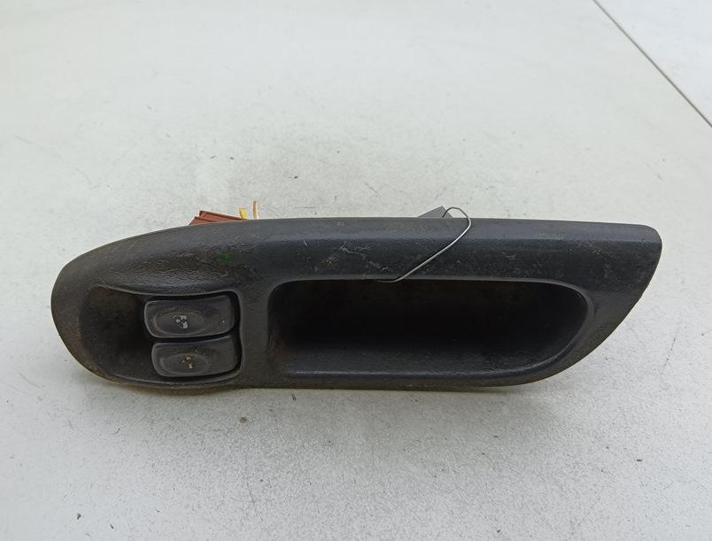 блок управления стеклоподъемниками Renault Scenic I 2001, 1.6 л., бензин, МКПП, серый, минивэн, 432963K