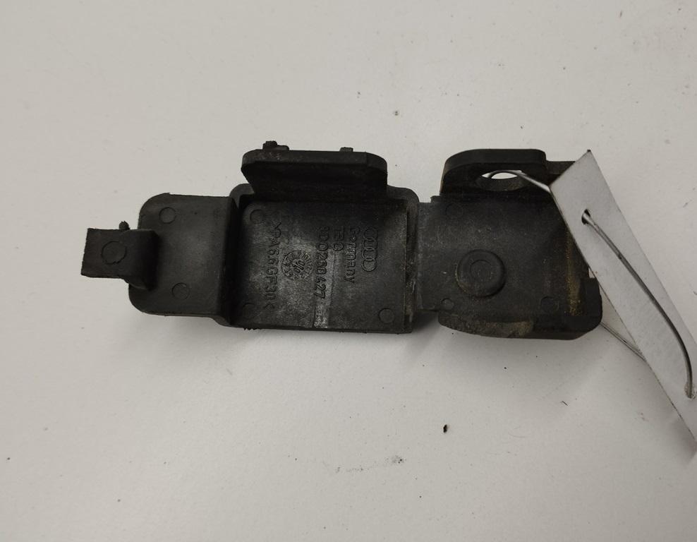 кронштейн радиатора Audi A6 C5 2000, 2.4 л., бензин, МКПП, серый, седан, 8D0260427 - фото №1