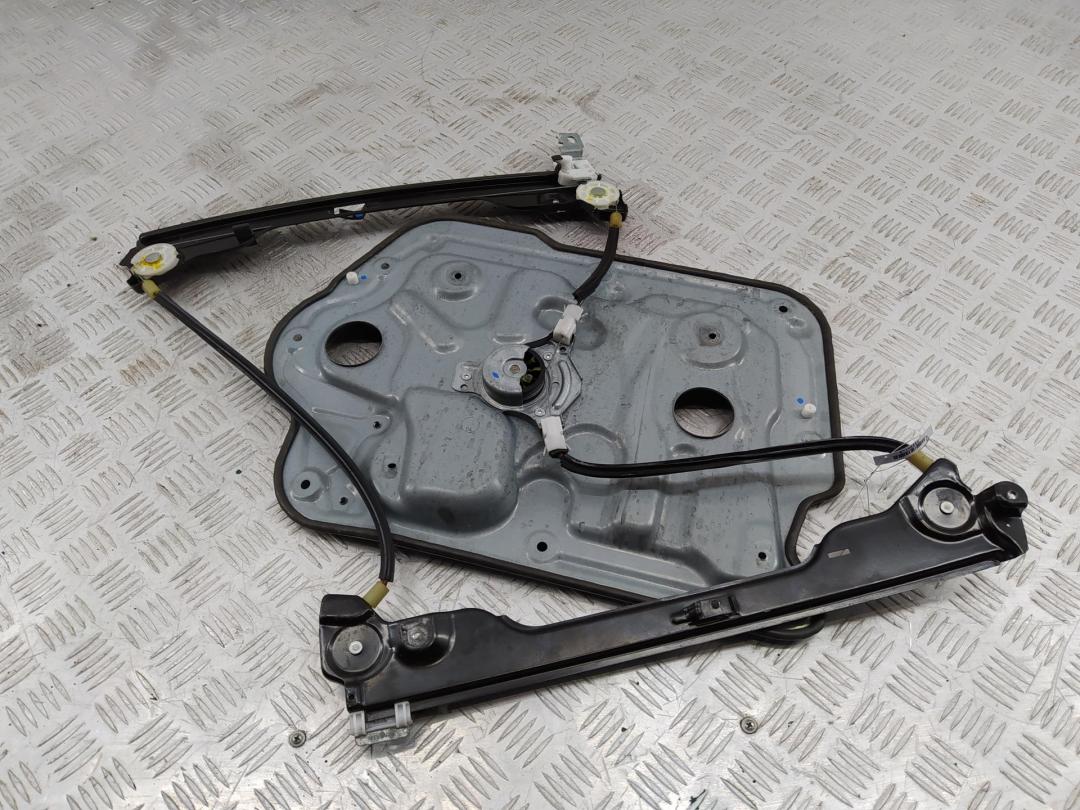 стеклоподъемник электрический передний правый Nissan Qashqai J10 2008, 1.6 л., бензин, МКПП, серый, внедорожник 5 дв.