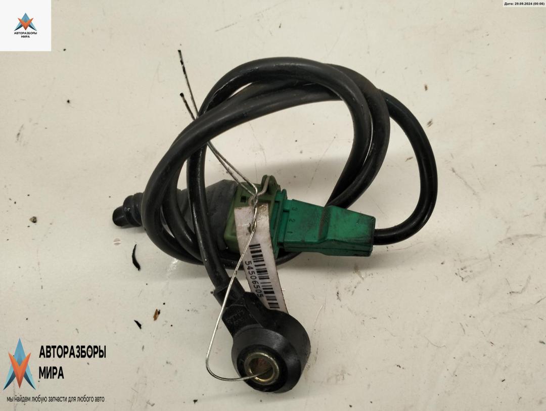 датчик детонации Volkswagen Passat B5 1998, 1.6 л., бензин, МКПП, серый, седан, 054905377H - фото №1