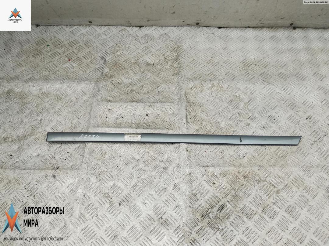 молдинг двери передней левой Audi A6 4B/C5 1999, 2.4 л., бензин, МКПП, серый, универсал, 4B0853963A - фото №1