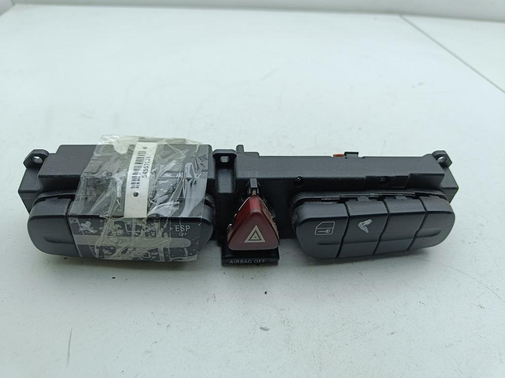 кнопка аварийной сигнализации Mercedes-Benz C W203 2001, 2.2 л., дизель, АКПП, серый, универсал, 2038210551