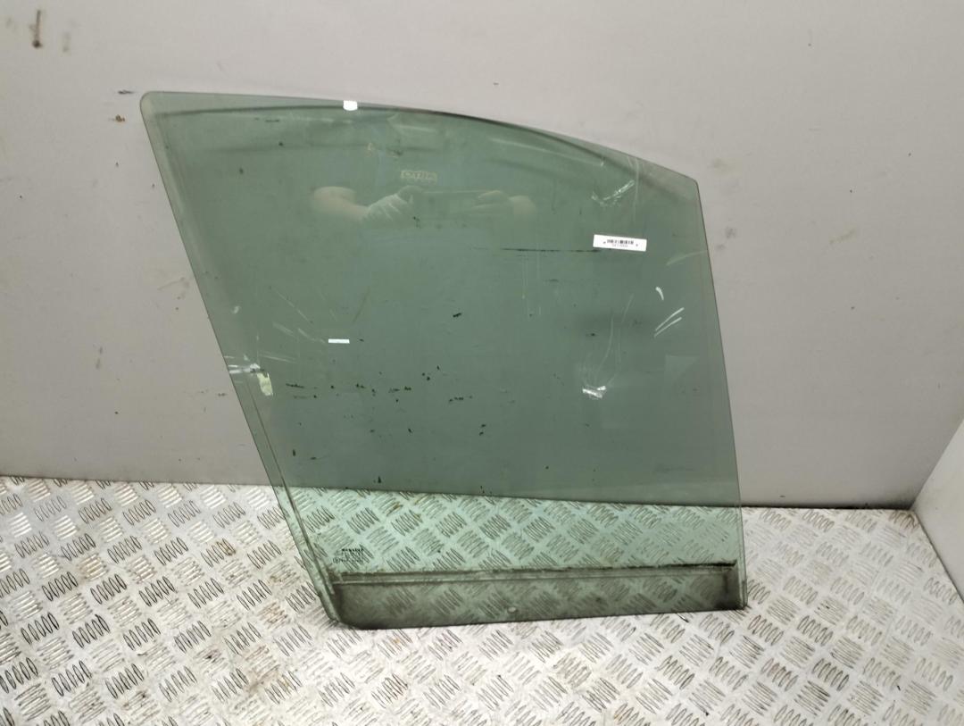 стекло двери передней правой Renault Scenic I 2002, 1.8 л., бензин, МКПП, серый, минивэн, 43R00049
