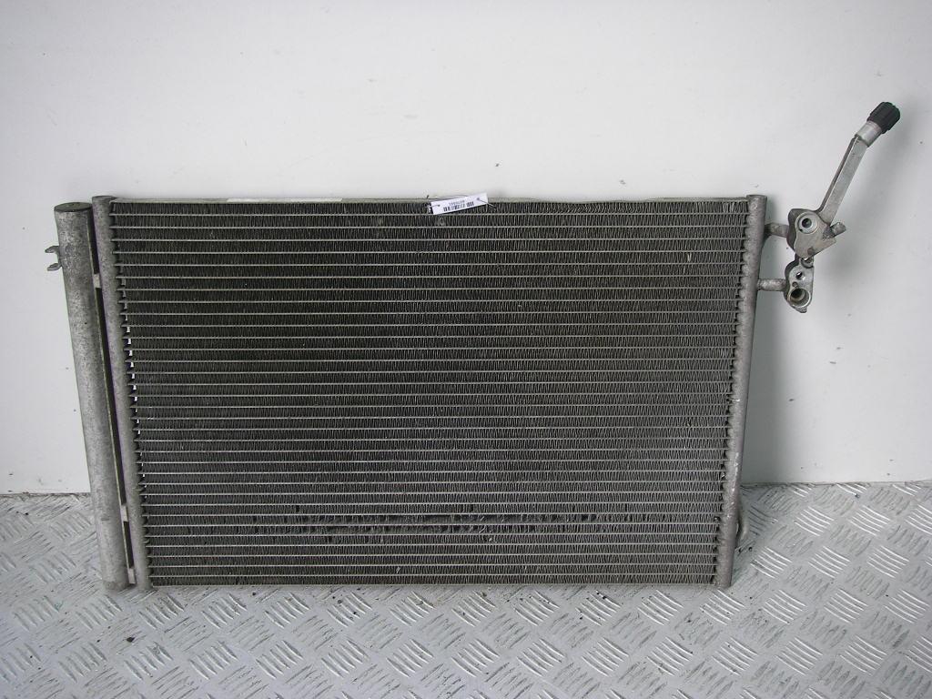 радиатор кондиционера BMW 1 серия E81/E82/E87/E88 2005, 1.6 л., бензин, МКПП, серый, хетчбэк 5 дв., 6930038 - фото №1