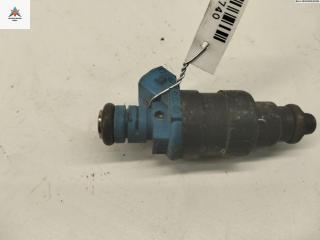 форсунка Volkswagen Passat B4 1996, 1.6 л., бензин, МКПП, синий, универсал, 037906031AD