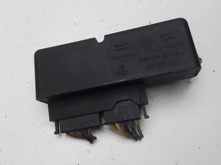 блок комфорта Volkswagen Passat B3 1991, 1.8 л., бензин, АКПП, красный, седан, 357907041
