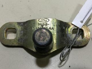кронштейн (крепление) Ford Mondeo 2 поколение 1999, 1.8 л., бензин, МКПП, белый, универсал
