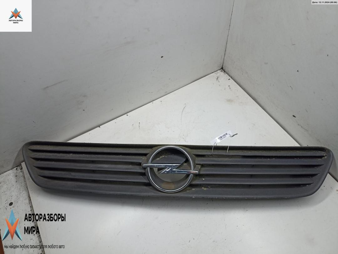 решетка радиатора Opel Astra G 1998, красный, хетчбэк 3 дв., 90588120 - фото №1