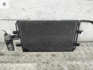 радиатор кондиционера Volkswagen Golf 4 поколение 1999, 1.6 л., бензин, МКПП, синий, хетчбэк 5 дв., 1J0820411D