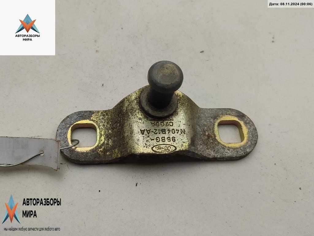 кронштейн (крепление) Ford Mondeo 2 поколение 1999, 2.5 л., бензин, МКПП, серый, универсал - фото №1