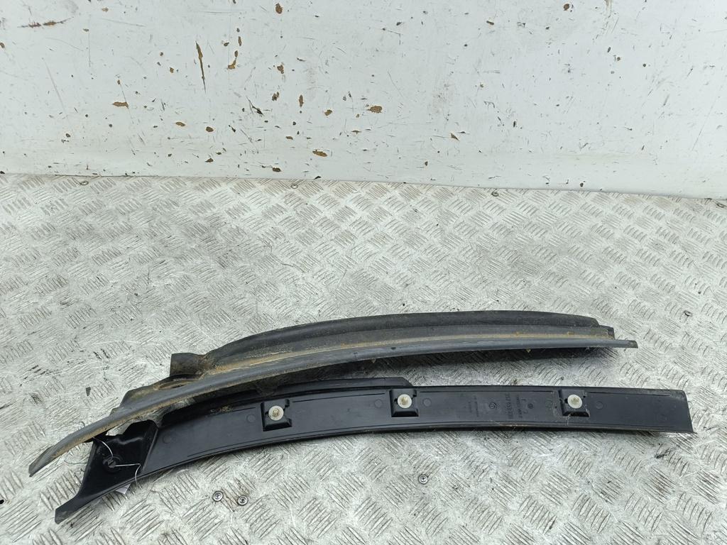 дождевик Volkswagen Passat B3 1990, 1.8 л., бензин, МКПП, красный, универсал
