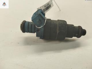 форсунка Volkswagen Passat B4 1996, 1.6 л., бензин, МКПП, синий, универсал, 037906031AD