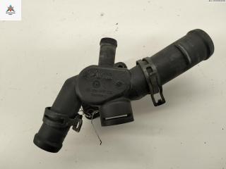 фланец (тройник) системы охлаждения Volkswagen Golf 4 поколение 1999, 1.6 л., бензин, МКПП, серый, хетчбэк 5 дв., 06A121133C