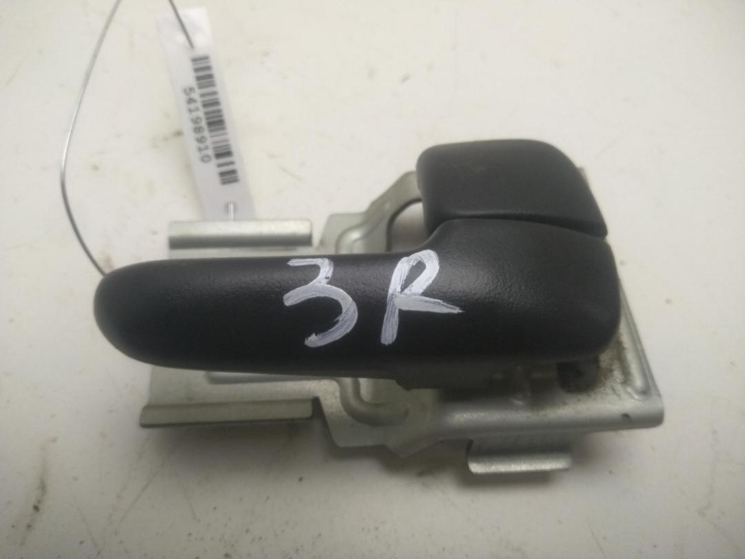 ручка внутренняя задняя правая Mazda 323 BA 1995, 1.5 л., бензин, МКПП, синий, хетчбэк 5 дв. - фото №1