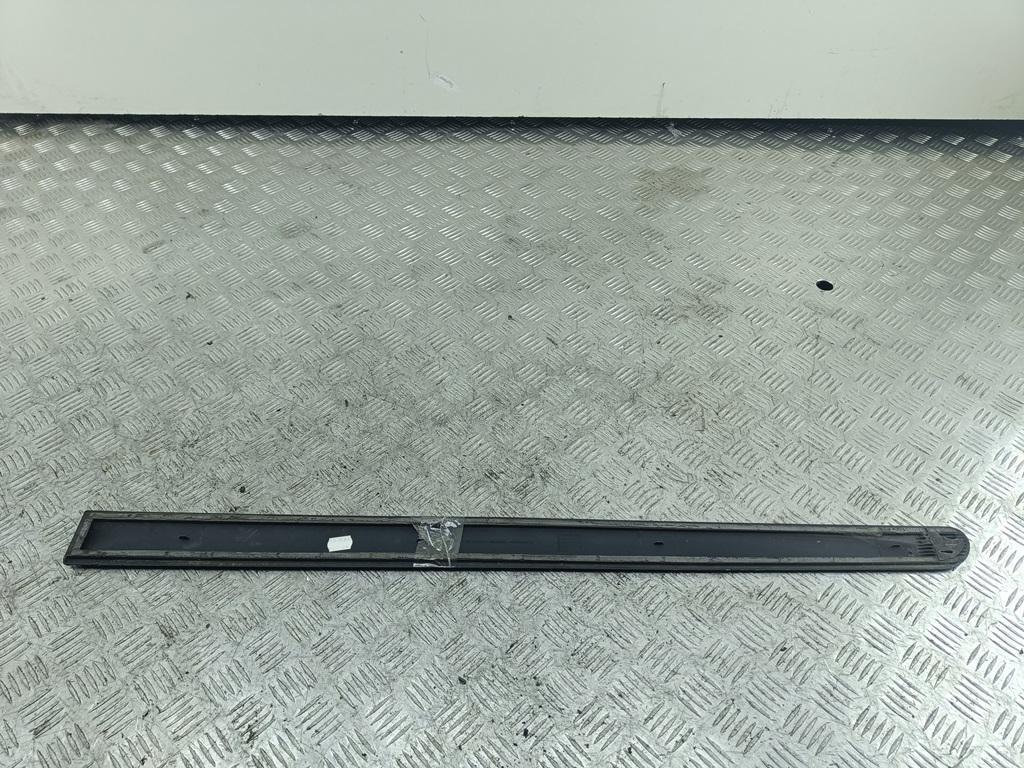 молдинг двери передней правой Opel Zafira B 2005, 1.6 л., бензин, МКПП, чёрный, минивэн, 13137773