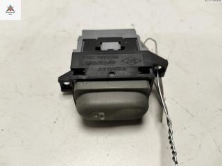 кнопка стеклоподъемника заднего правого Renault Scenic 1 поколение [рестайлинг] 2001, 1.6 л., бензин, МКПП, синий, минивэн, 7700433115