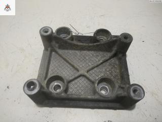 кронштейн компрессора кондиционера Peugeot 206 1 поколение [рестайлинг] 2005, 1.4 л., бензин, МКПП, синий, хетчбэк 3 дв., 9656881780