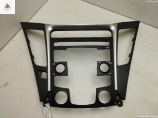 консоль салона (центральная часть) Hyundai Sonata YF 2010, 2.0 л., бензин, МКПП, чёрный, седан