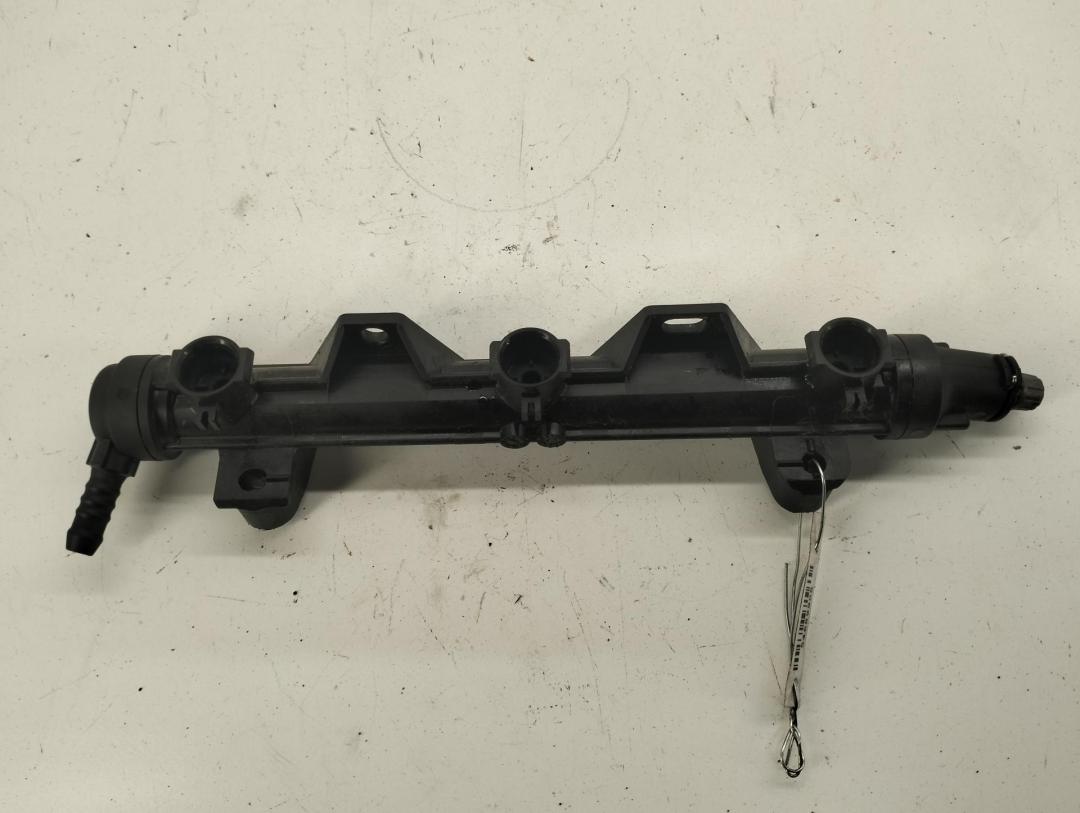 топливная рампа Skoda Fabia 2 поколение (5J) 2009, 1.2 л., бензин, МКПП, серый, хетчбэк 5 дв., 03E133320A - фото №1