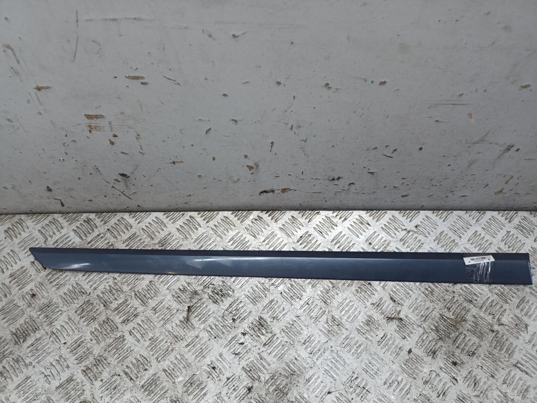 молдинг двери передней правой Opel Astra H 2006, 1.9 л., дизель, МКПП, серый, универсал, 24461093